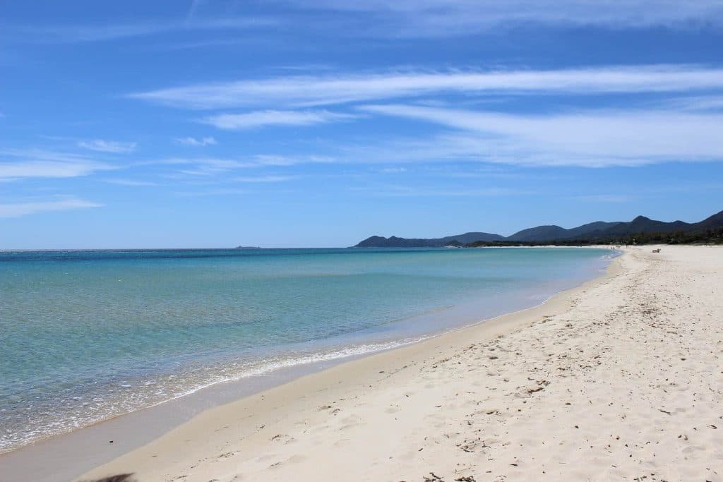 Splendida spiaggia con sabbia bianca e fine in Sardegna